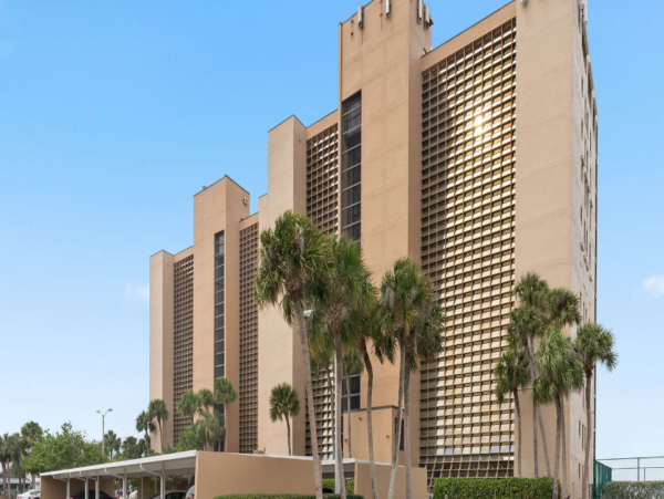 Updated 4th floor corner unit right on the Gulf